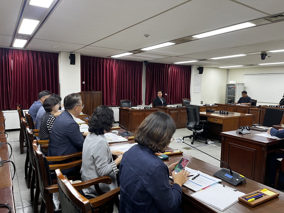 제421회 임시회 교육위원회 정례 간담회(인성시민과 등 7개 기관 및 부서) 및 자체 간담회 - 1