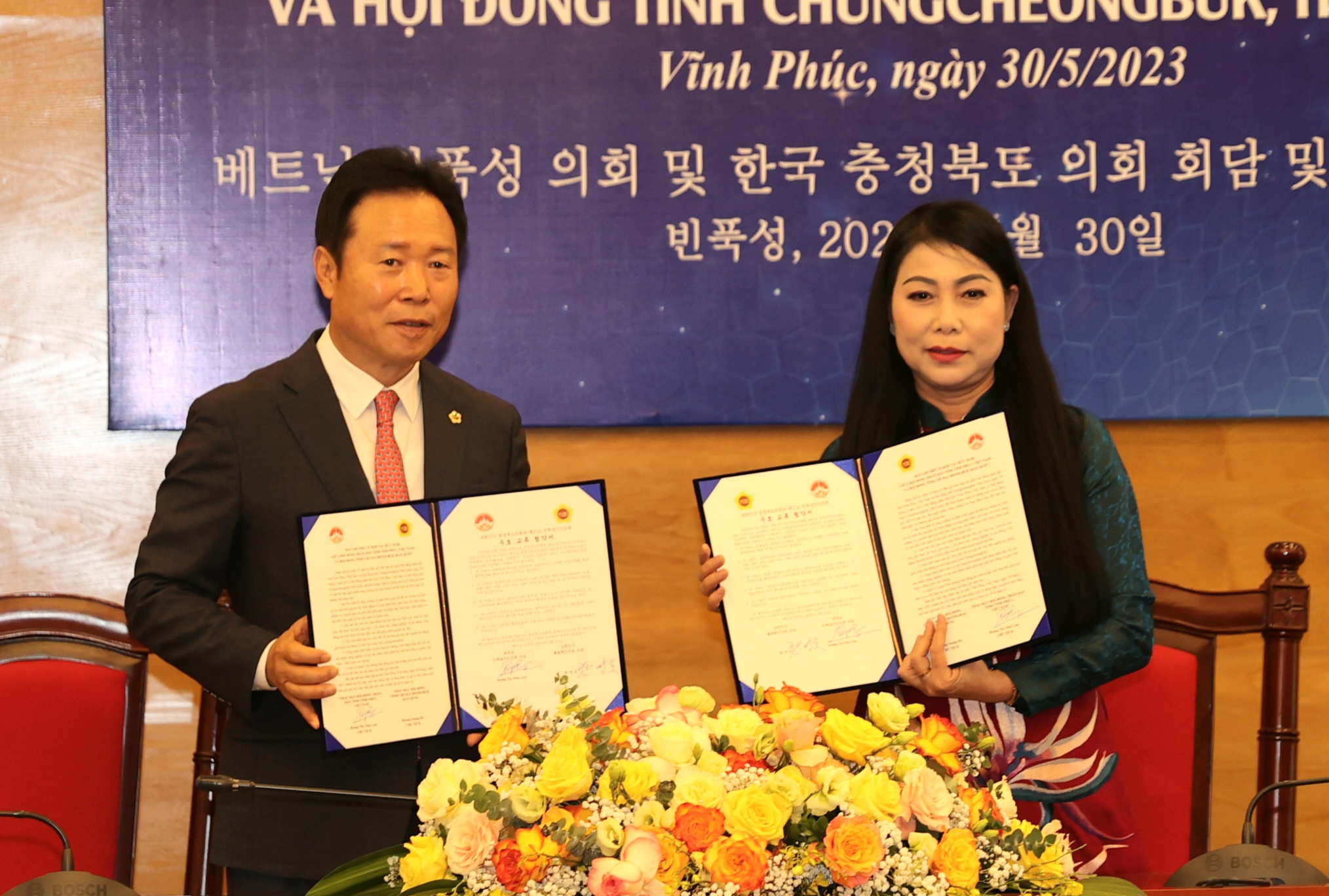 충북도의회-베트남 빈푹성 인민의회 교류 협약 체결 - 1