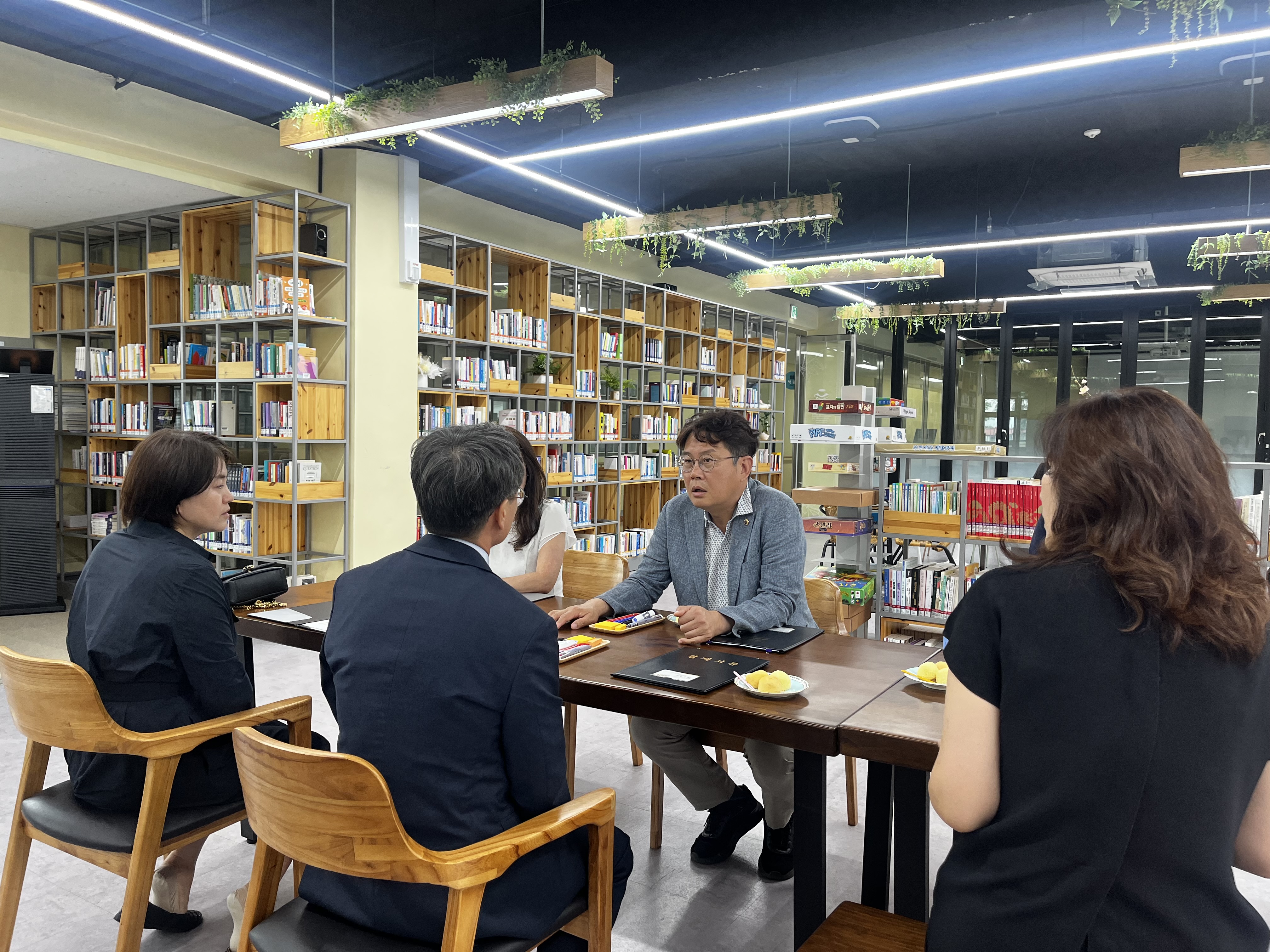 이정범 위원장, 충주지역 기관방문(주덕초등학교, 놀이교육지원센터놀샘터, 중원교육도서관, 충주미덕중학교) - 1