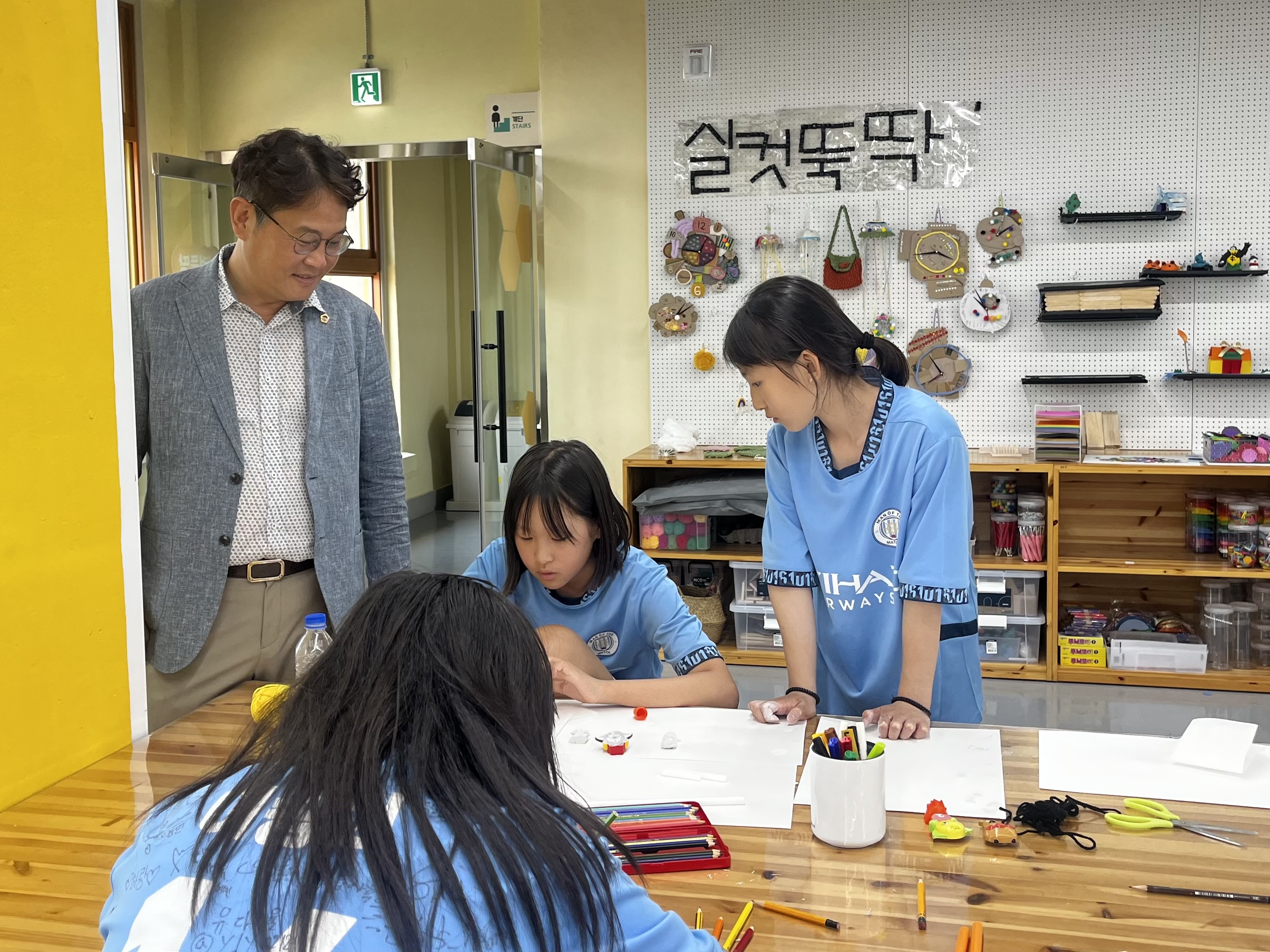 이정범 위원장, 충주지역 기관방문(주덕초등학교, 놀이교육지원센터놀샘터, 중원교육도서관, 충주미덕중학교) - 4
