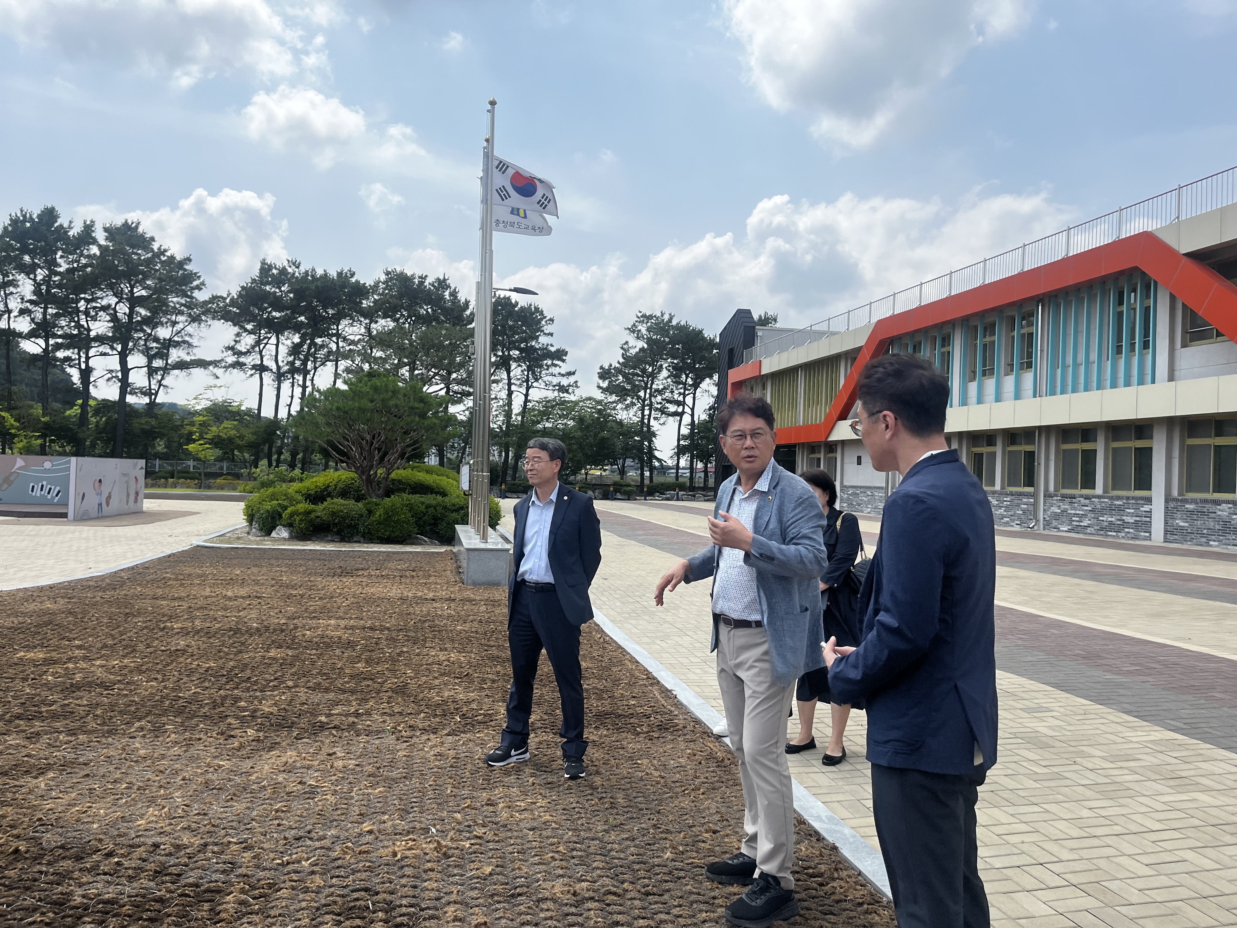 이정범 위원장, 충주지역 기관방문(주덕초등학교, 놀이교육지원센터놀샘터, 중원교육도서관, 충주미덕중학교) - 6