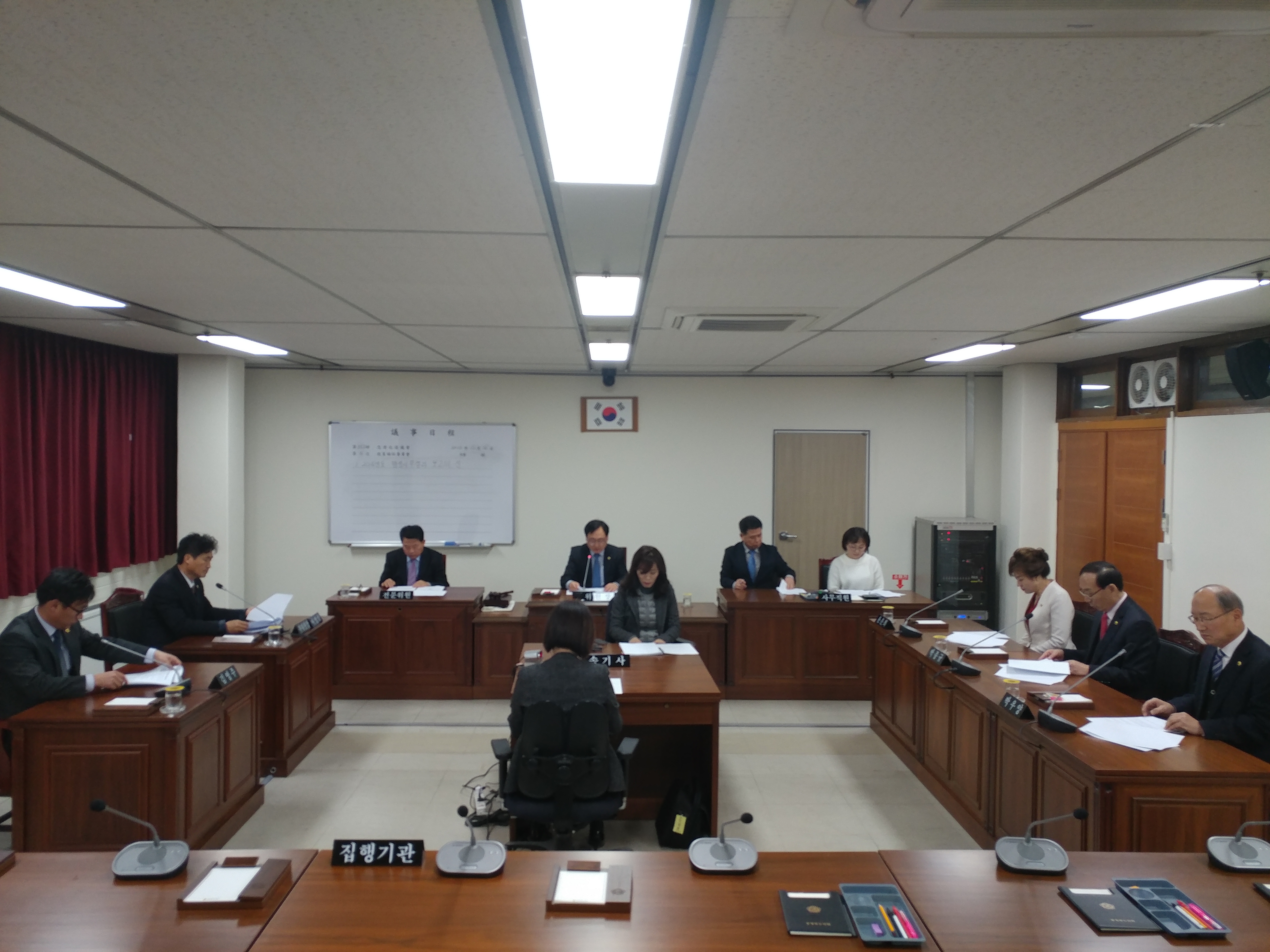 제6차 정책복지위원회 2016년도 행정사무감사결과 보고의 건  - 1