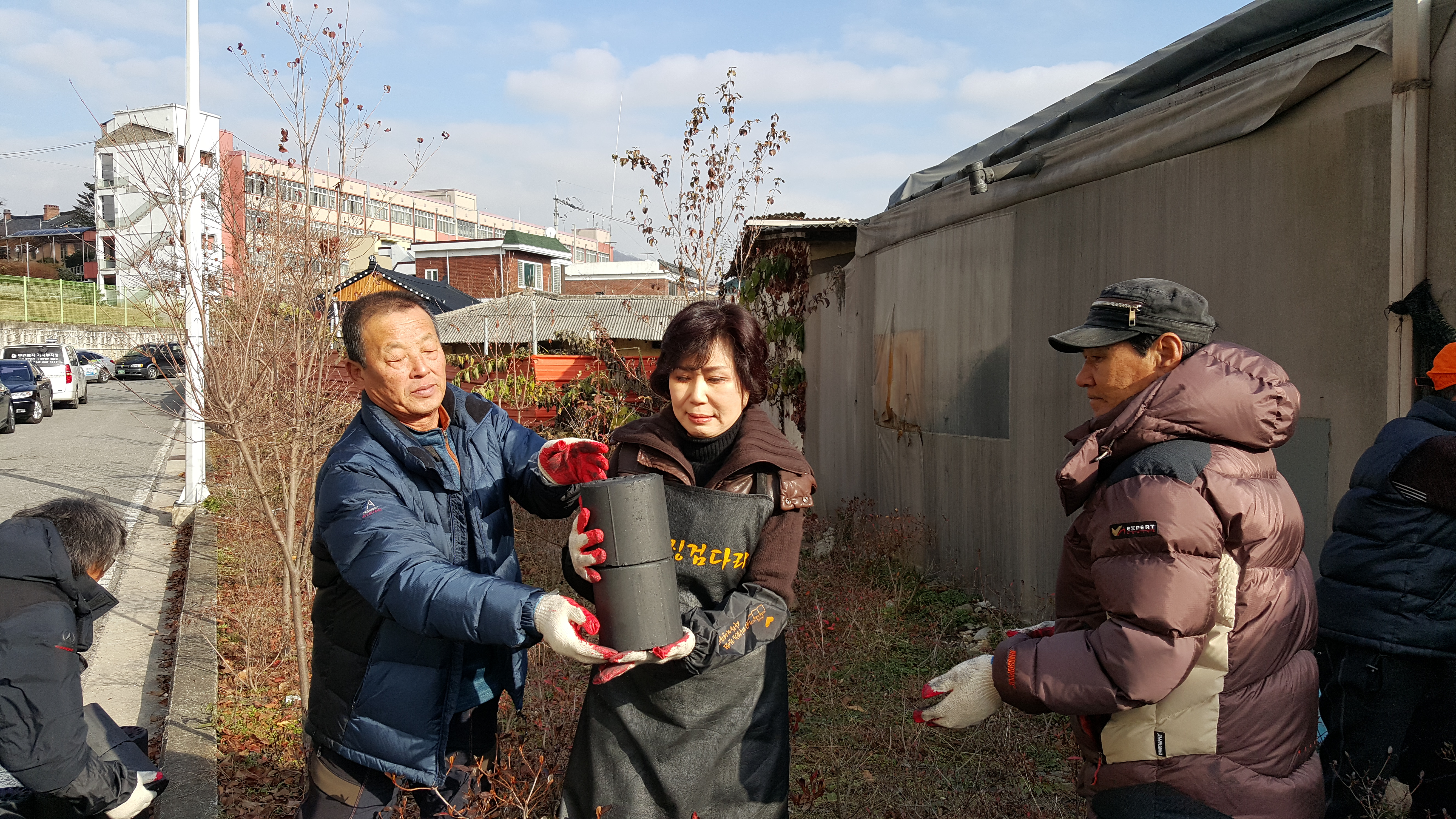 김양희 의원, 어려운 이웃을 위한 사랑의 연탄 나눔 봉사활동 펼쳐 - 1