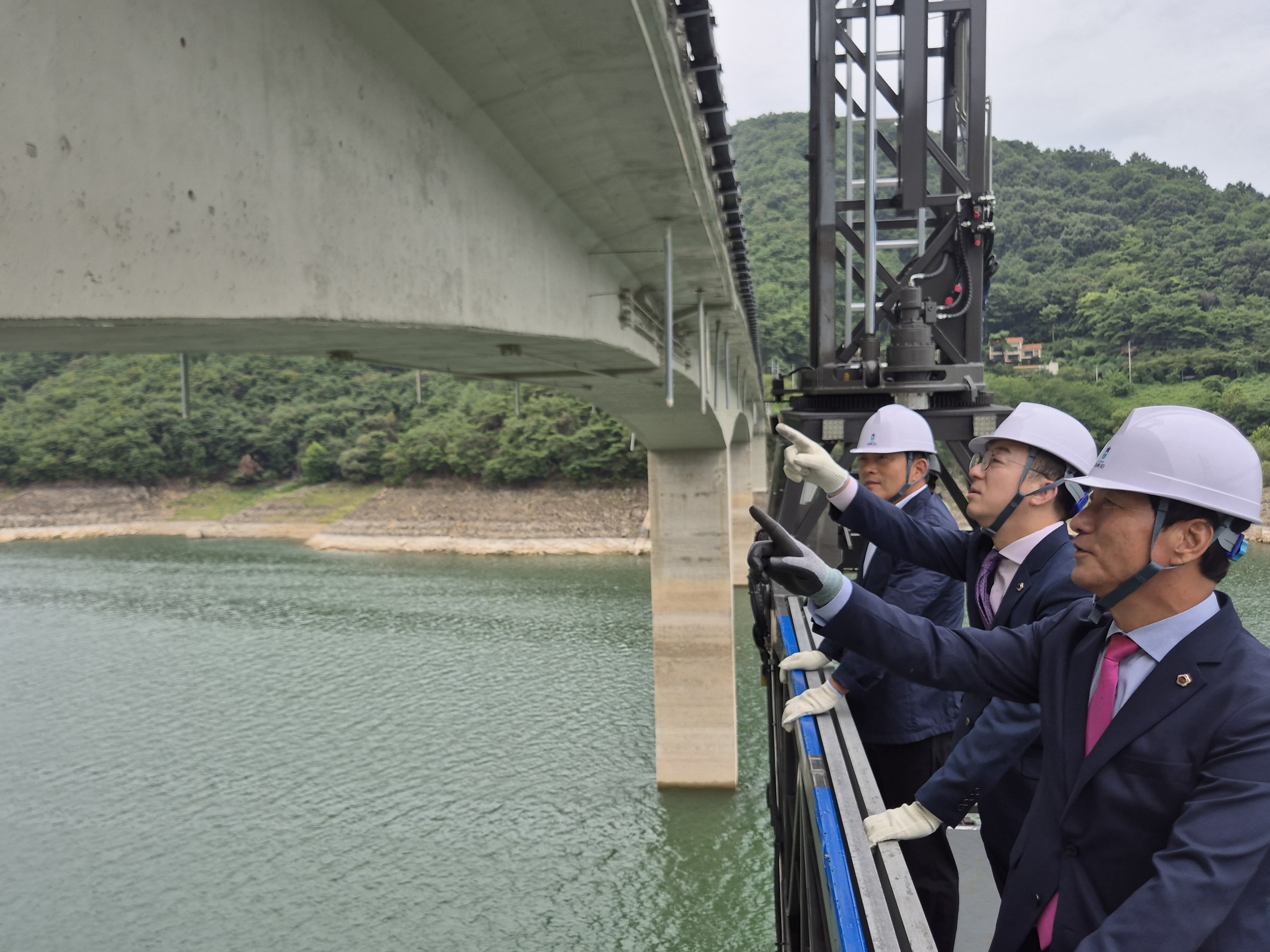 '건설환경소방위 청풍교 및 충주수난구조대 현장 방문' 게시글의 사진(2) '250904 건설환경소방위, 청풍교 및 충주수난구조대 현장 방문1.jpg'