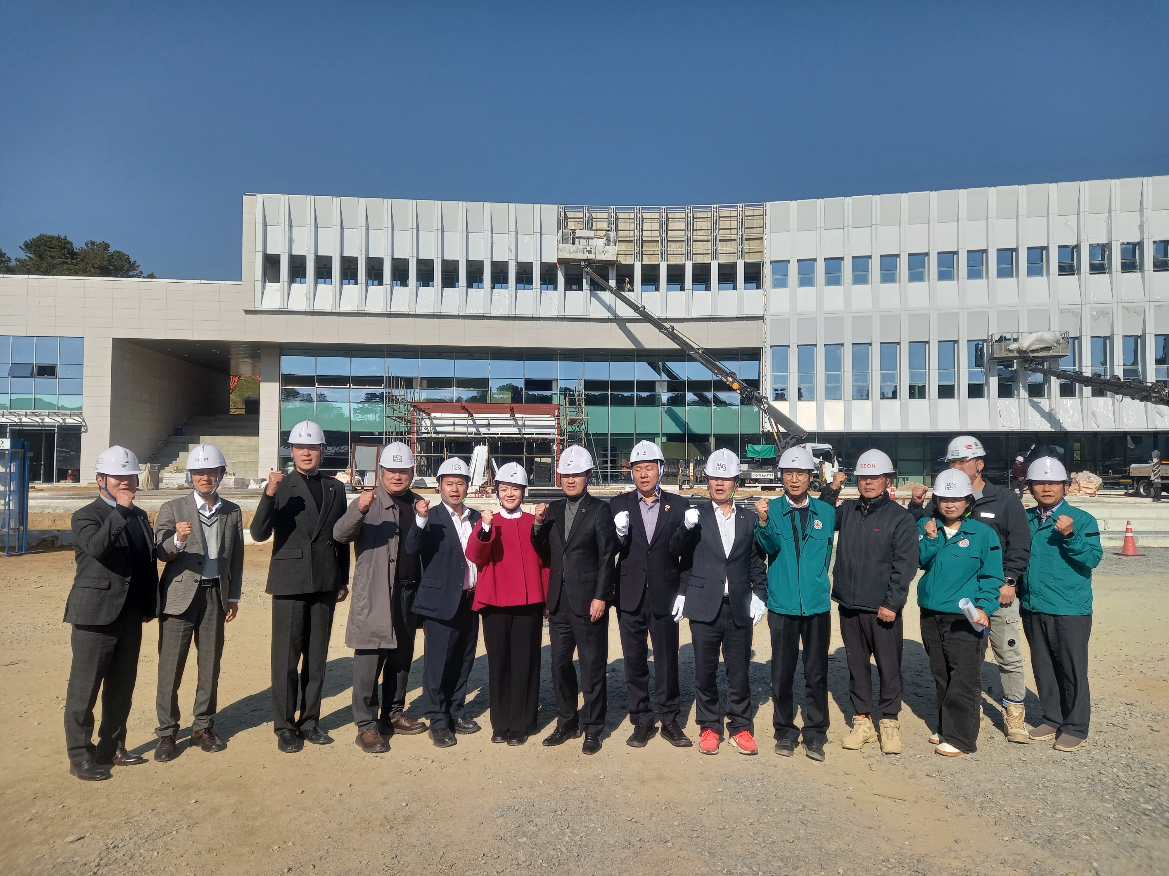 '행정문화위, 행감 대비 자치연수원 이전 부지·청풍교 점검' 게시글의 사진(2) '251104 행정문화위, 행감 대비 자치연수원 이전 부지·청풍교 점검1.jpg'