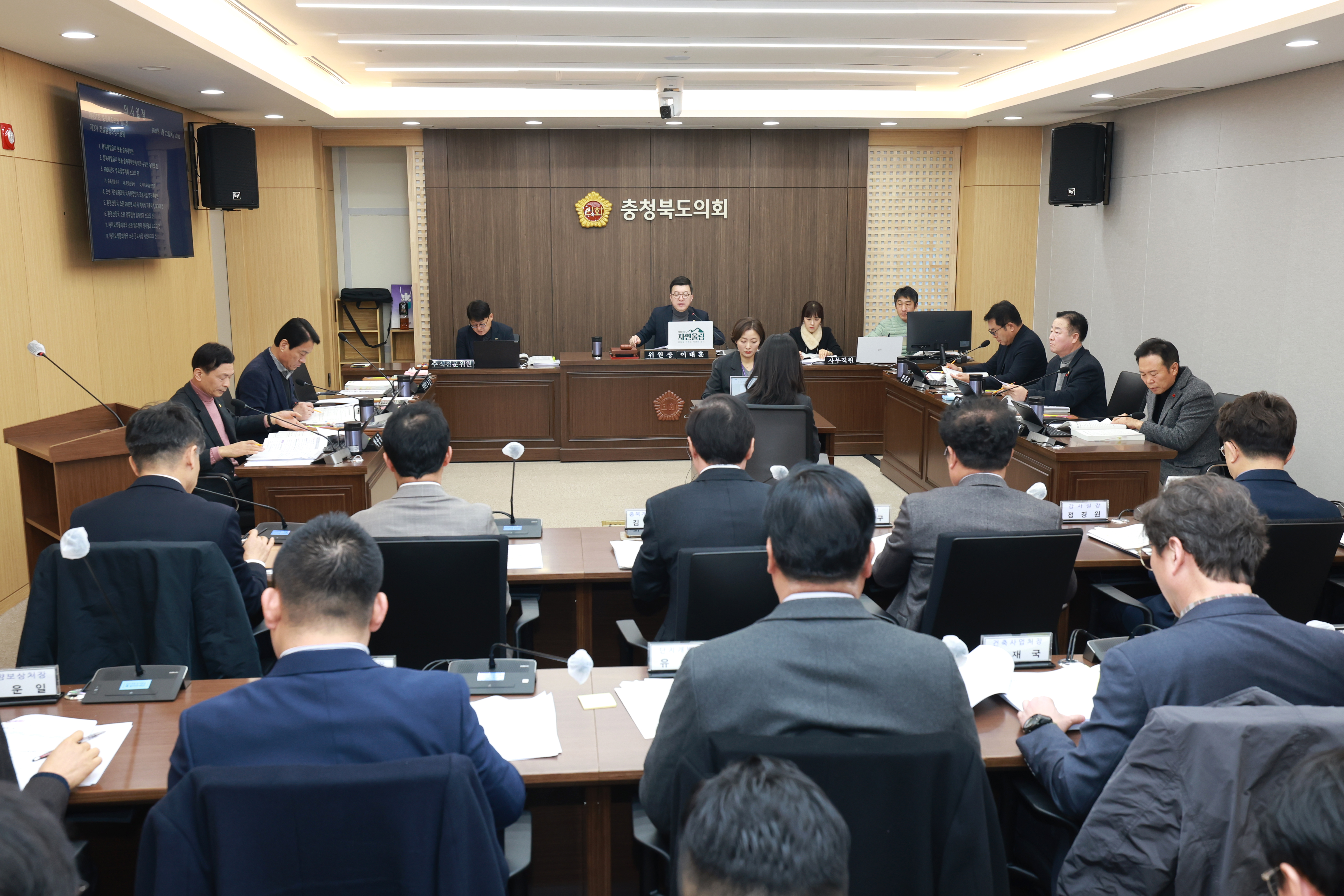 '건소위 “수도권 생활폐기물 충북 유입 사실관계부터 투명하게”' 게시글의 사진(2) '20260122- 제431회 임시회 2차 건설환경소방위원회 (8).JPG'